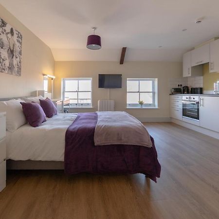 Isabella House - Hereford City Centre Aparthotel, By Rentmyhouse Exteriör bild